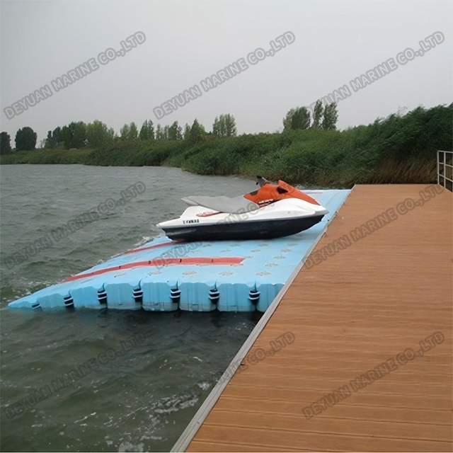 Стыковочный буй для моторной лодки