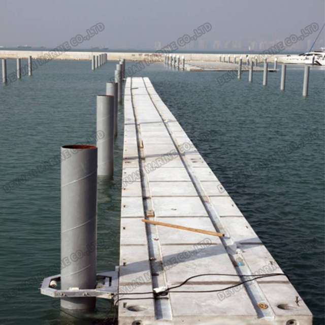 Бетонный плавучий мост