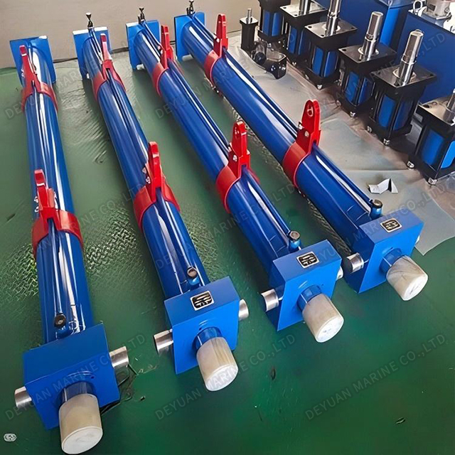 Гидравлический цилиндр люка